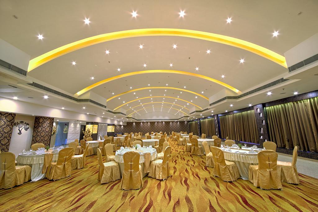 Hotel The Fern Residency Kalkuta Zewnętrze zdjęcie